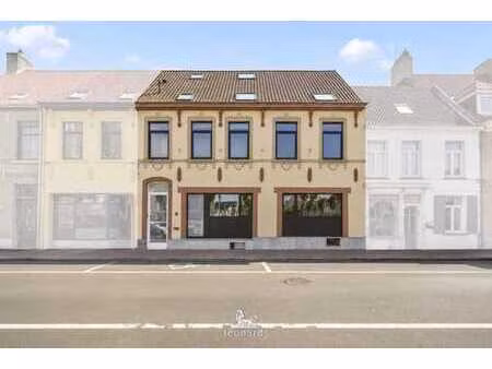 maison de commerce magnifiquement rénovée