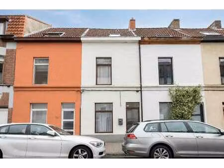vergund studentenhuis met 5 studentenkamers op toplocatie...