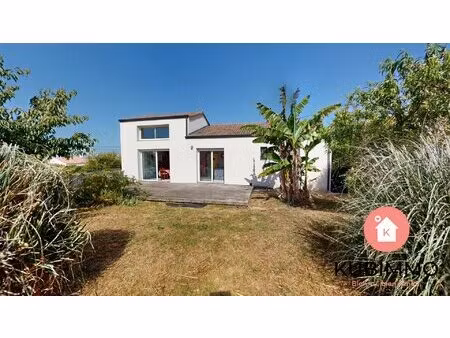 maison lumineuse avec 120 m² de garage/sous sol et jardin arbor