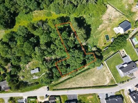 terrain à bâtir de plus de 13 ares - 38 mètres à rue !