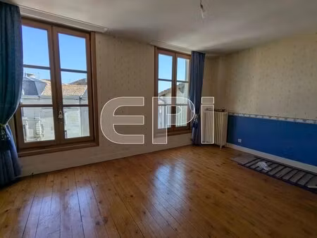 grande maison de ville 10 pièces à loudun  300 m²