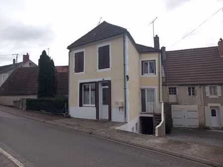 grande maison de bourg 4 chambres anlezy 58270