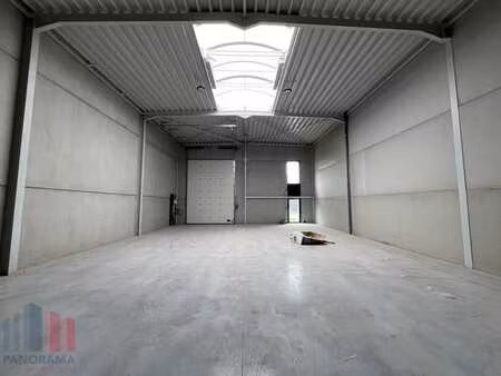 opslagruimte van 222 m² & uitstekend gelegen vlak aan de ...