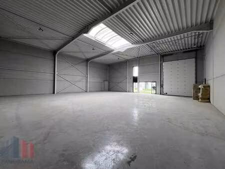 opslagruimte van 342 m² & uitstekend gelegen vlak aan de ...