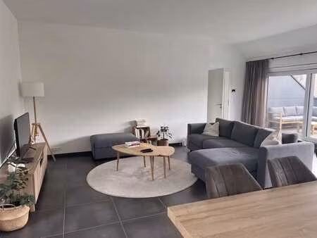 très bel appartement avec 3 chambres et terrasse