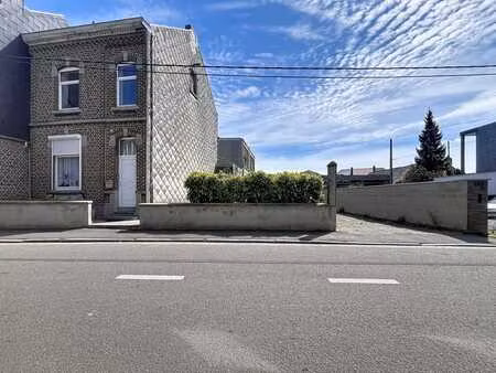 invest - 2 appt + logement collectif (5 unités) + garage.