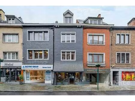 surface commerciale avec logement et terrasse plein sud
