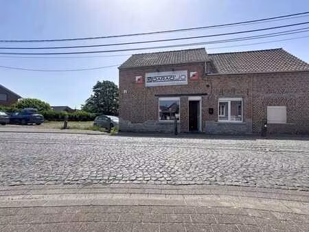 café avec entrepôt et parking à vendre à rongy.