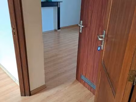 lumineux appartement 1 ch. à charleroi (peb c)