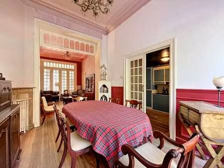 maison de maitre de ± 350m² avec jardin  terrasses et garage