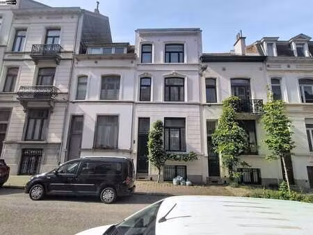 jolie maison unifamiliale