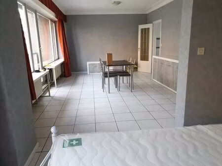 studio meublé à louer en plein centre de liège