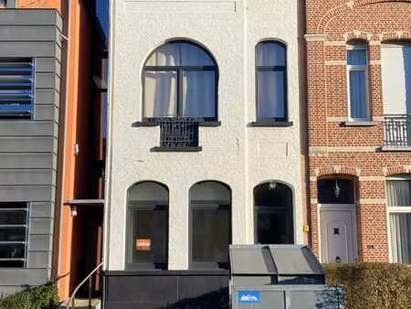 appartement lumineux rdc avec jardin et parking