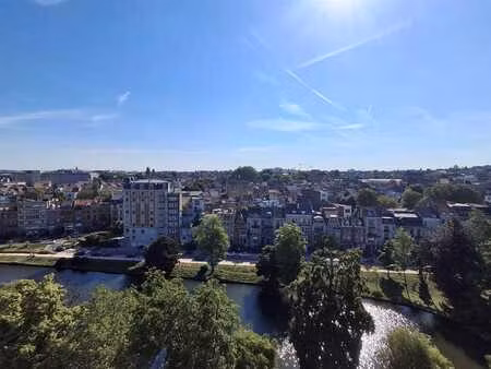 appartement 9ième étage avec vue exceptionnelle sur les etan