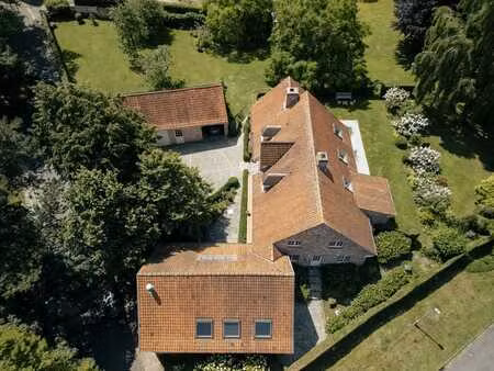 maison de campagne de style ferme magnifiquement située à ve