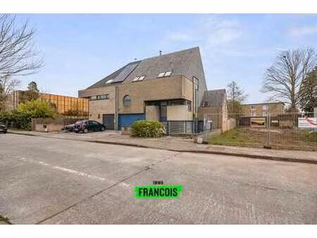 spacieuse maison familiale avec local commercial à vendre à…