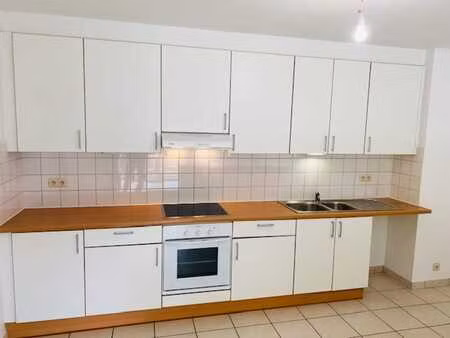 appartement 3ch au 1er étage. cadre verdoyant et calme
