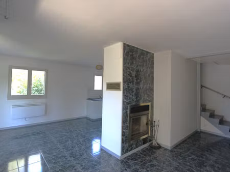 t4 100m² à menthon saint bernard  au coeur du village.