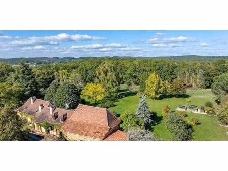 propriété avec piscine et jardin villamblard (24)