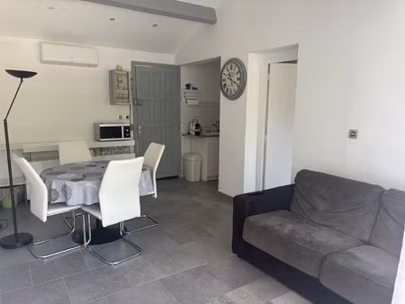mini-villa meublée avec terrasse  jardin et piscine à seulement 1 km de la plage