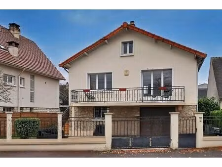 sucy-en-brie les bruyères maison familiale 5 chambres  piscine chauffée  3 sdb