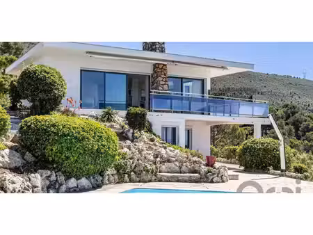 villa avec piscine et terrasse colomars (06)