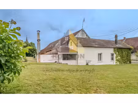 grande propriété avec une maison de plain-pied et 2 logements à rénover