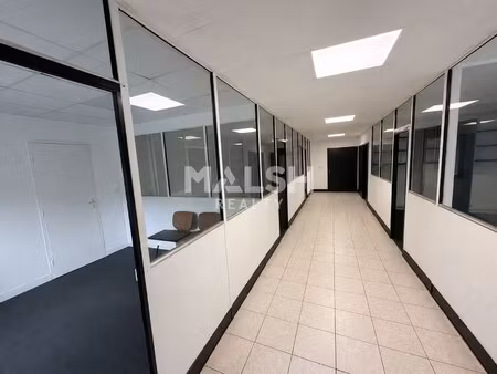location local professionnel 90m²