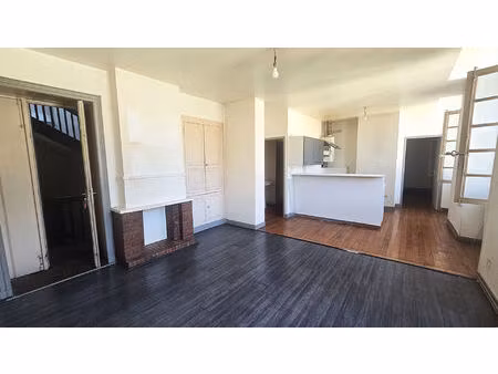 un appartement t2 en hyper centre ville au 2ème étage avec ascenseur