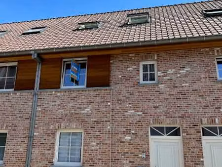 recente twee gevel woning met afgesloten tuin en voetgan...