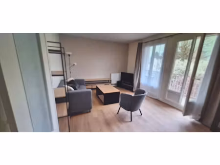 location meublée appartement 2 pièces 51 m² à saint-cyr-sur-loire (37540)  790 €