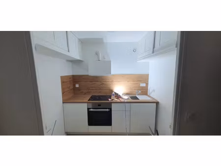 location meublée appartement 2 pièces 30 m² à toulon (83000)  770 €