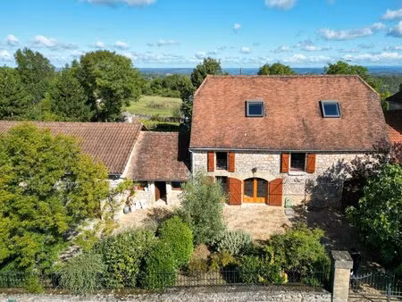 secteur gourdon - spacieuse demeure en pierre avec jardin et piscine couverte