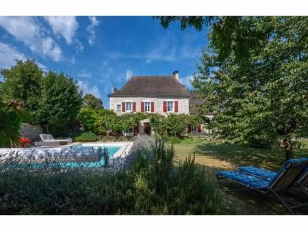 secteur coeur de causse - belle demeure restaurée avec piscine chauffée et jardin fleuri