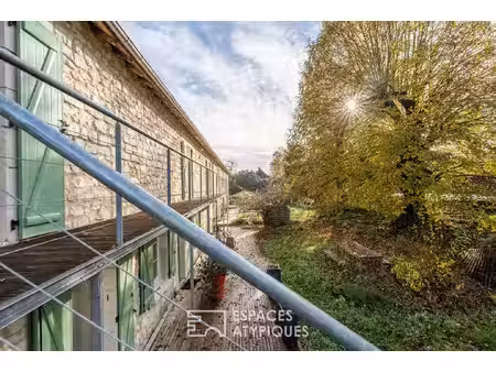 propriété historique rénovée avec piscine naturelle