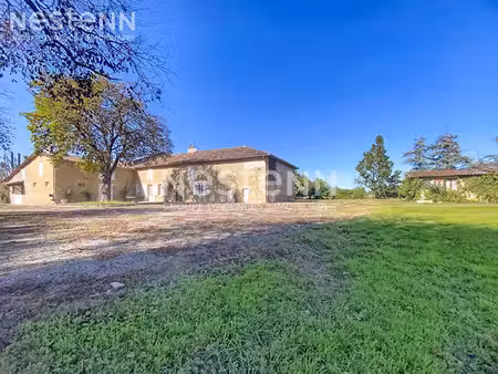 a vendre grande propriété en pierre de 507m2 habitable (14 pièces) à ornezan  sur terrain.