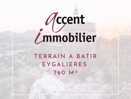 eygalières  centre village  terrain d'environ 760 m² en zone constructible