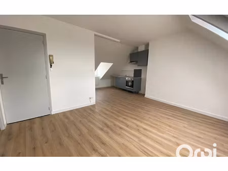 location appartement  40 m² t-2 à calais  550 €