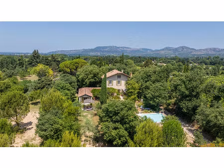 maison de charme à vendre à carpentras de 10 pièces et 193 m² sur 2300 m² de terrain