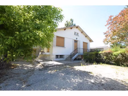 maison de charme dans un environnement pratique et verdoyant