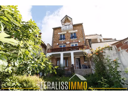 une maison meulière pleine d'âme et de caractère !