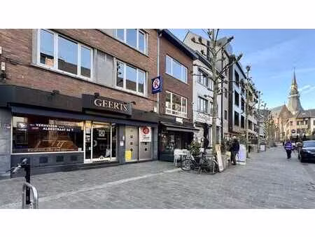 propriété commerciale (142 m²) dans un emplacement privilégi