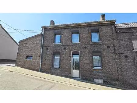 maison à rénover + beau jardin et 2 garages