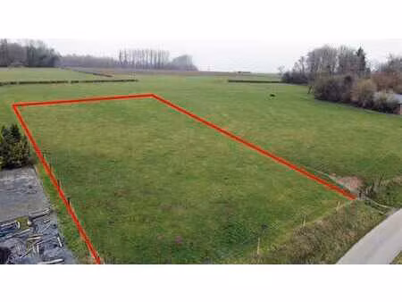 terrain à bâtir de 13 ares 72 ca  27 mètres de façade