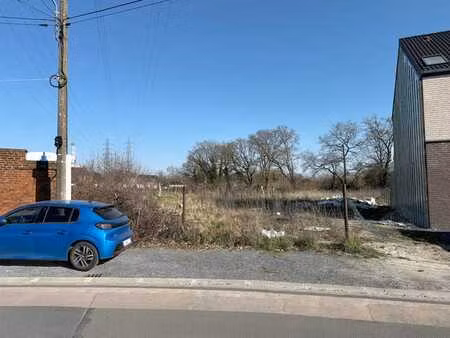 terrain à bâtir en zone d'habitat  +/- 12 mètres de façade