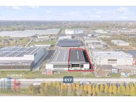 uitstekend gelegen kantoorruimte van 1.408 m² met visibil...