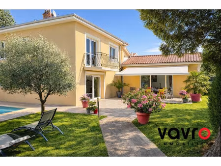 maison ancienne à vendre dans le quartier perralière