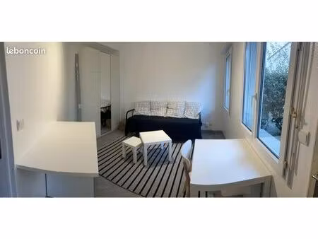 loue studio meublé de standing avec jardin ?