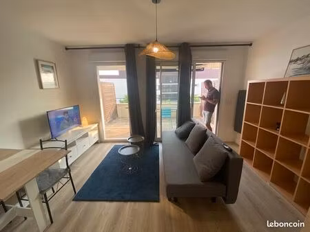 t1 bis meublé lumineux – terrasse 14 m² + place parking souterrain sécurisé – la rochelle