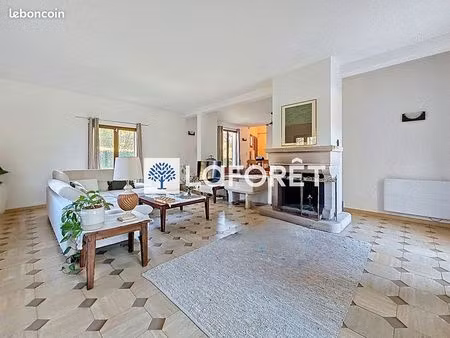 maison 9 pièces 230 m²